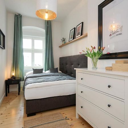 4 Personen Altbau Apartment Nahe Kurfuerstendamm - Romeo & Julia Berlim Exterior foto