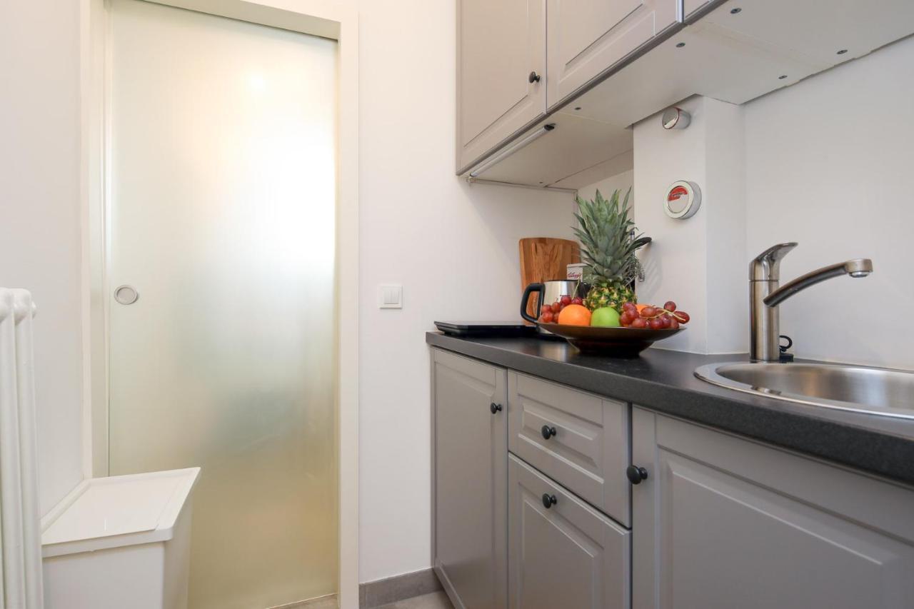 4 Personen Altbau Apartment Nahe Kurfuerstendamm - Romeo & Julia Berlim Exterior foto